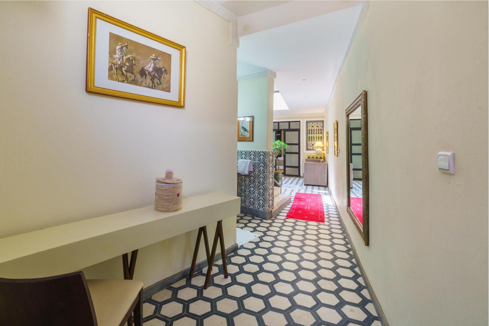 Riad 4 Chambres - Piscine & Petit Dejeuner Gratuit - Wifi Fibre Optique 马拉喀什 外观 照片