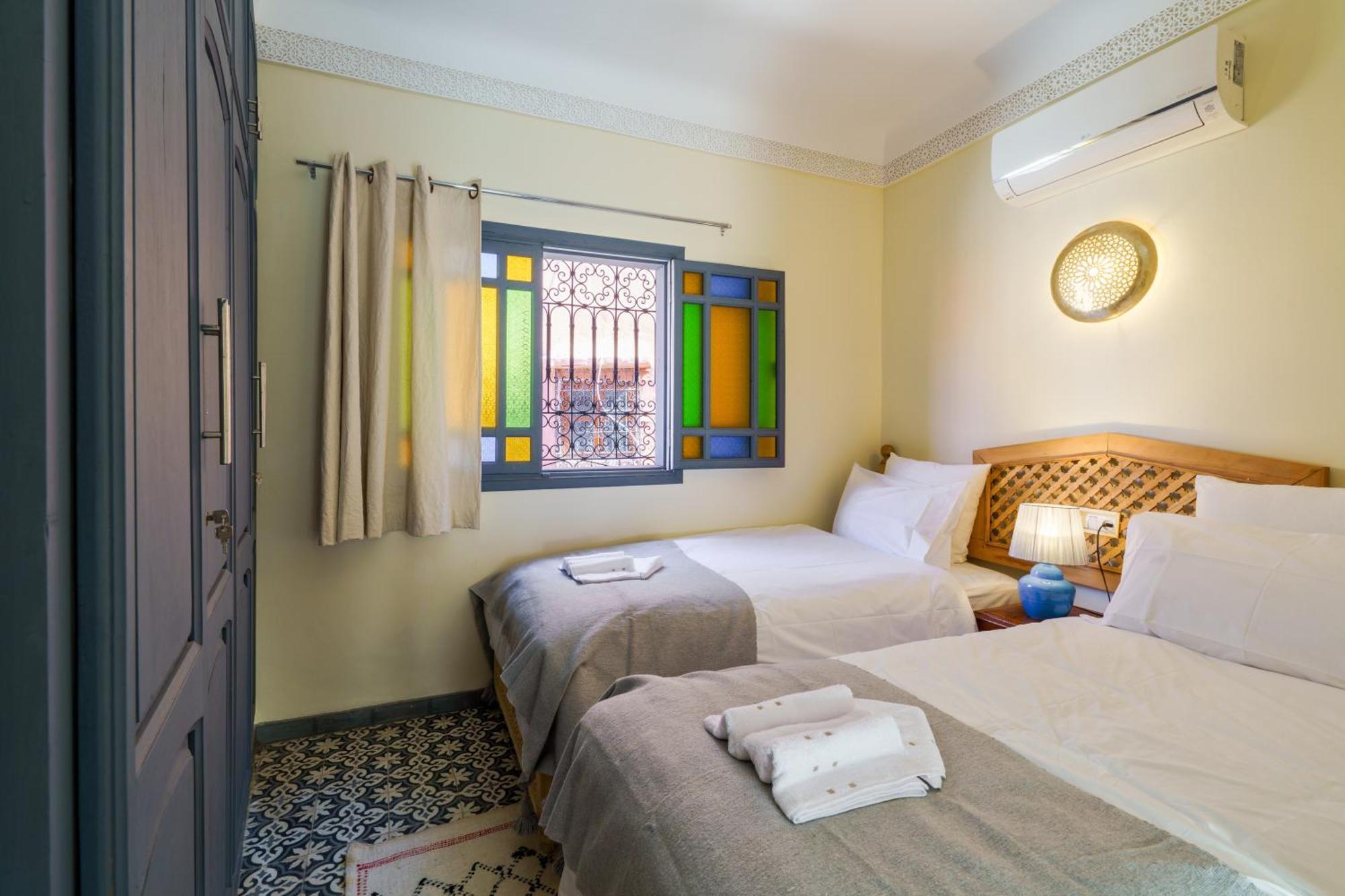 Riad 4 Chambres - Piscine & Petit Dejeuner Gratuit - Wifi Fibre Optique 马拉喀什 外观 照片