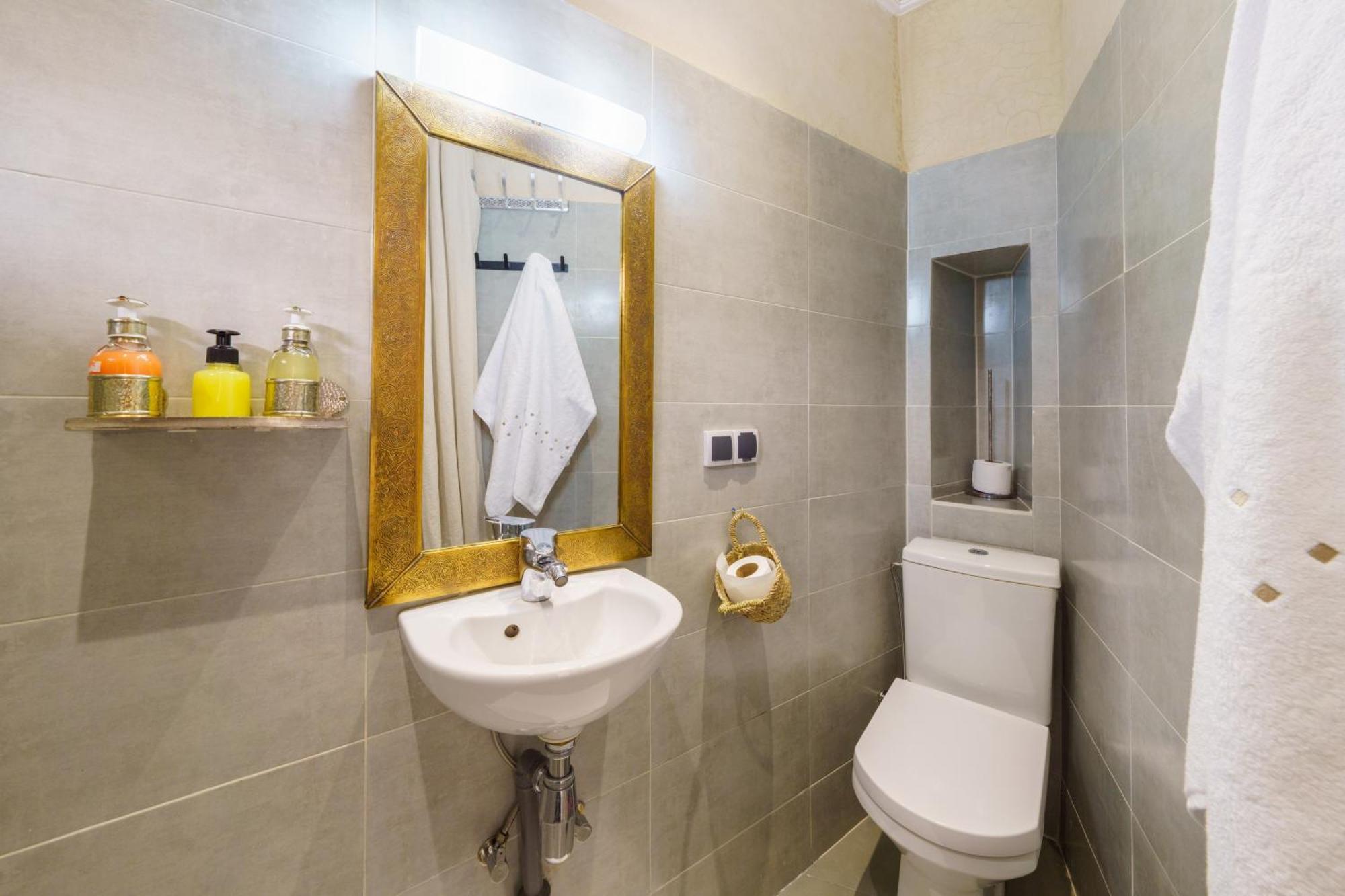 Riad 4 Chambres - Piscine & Petit Dejeuner Gratuit - Wifi Fibre Optique 马拉喀什 外观 照片