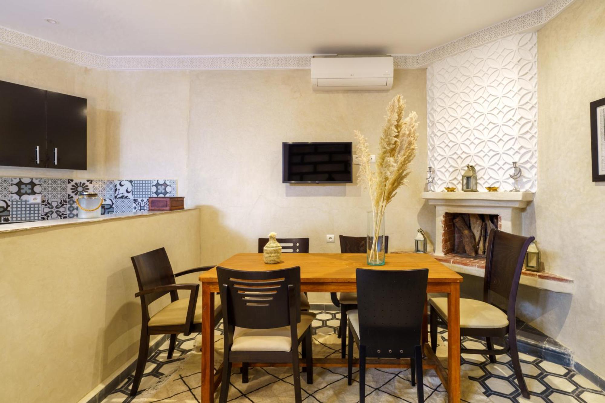 Riad 4 Chambres - Piscine & Petit Dejeuner Gratuit - Wifi Fibre Optique 马拉喀什 外观 照片