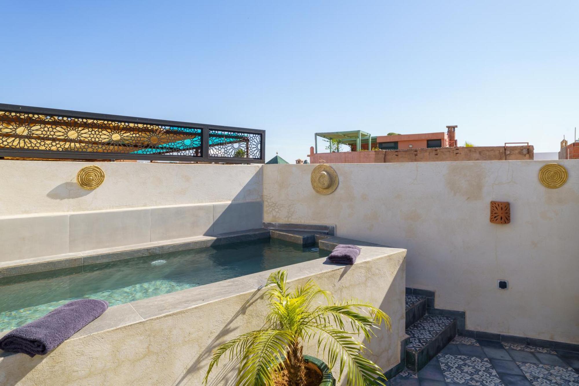 Riad 4 Chambres - Piscine & Petit Dejeuner Gratuit - Wifi Fibre Optique 马拉喀什 外观 照片