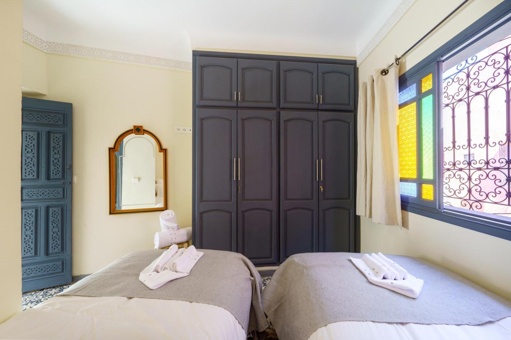 Riad 4 Chambres - Piscine & Petit Dejeuner Gratuit - Wifi Fibre Optique 马拉喀什 外观 照片