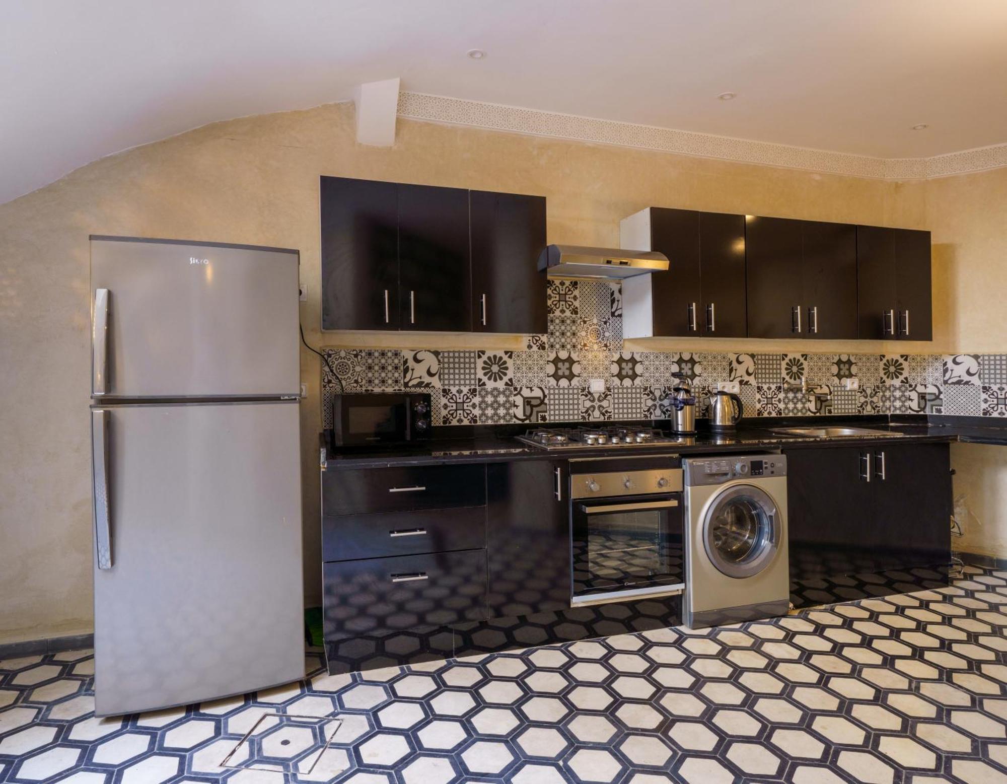Riad 4 Chambres - Piscine & Petit Dejeuner Gratuit - Wifi Fibre Optique 马拉喀什 外观 照片