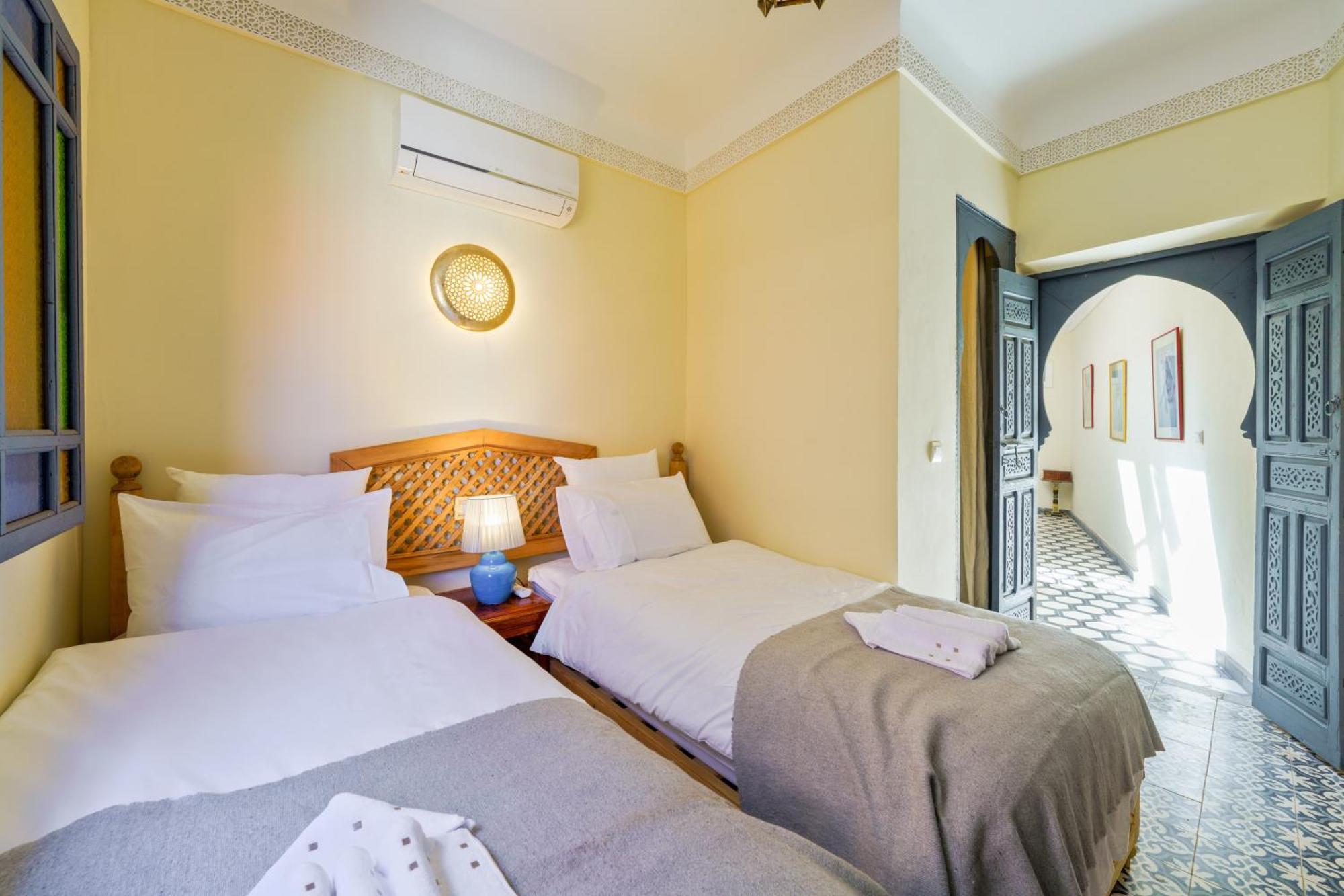 Riad 4 Chambres - Piscine & Petit Dejeuner Gratuit - Wifi Fibre Optique 马拉喀什 外观 照片