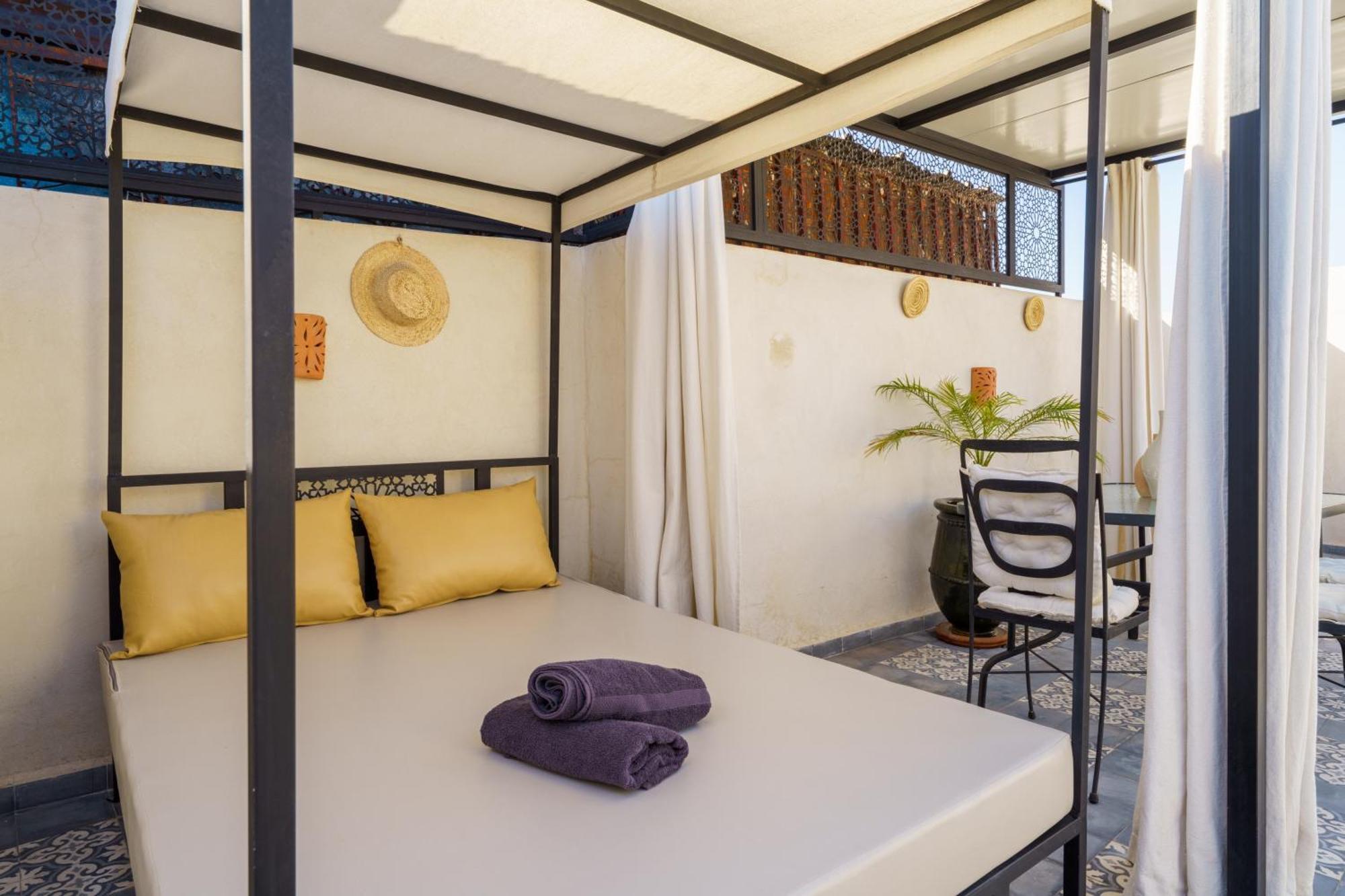 Riad 4 Chambres - Piscine & Petit Dejeuner Gratuit - Wifi Fibre Optique 马拉喀什 外观 照片